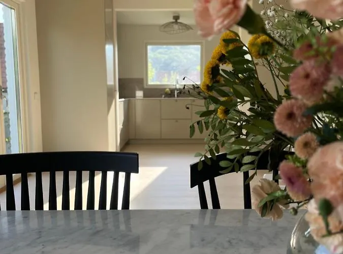Villa Naera Till Natur Och Stan